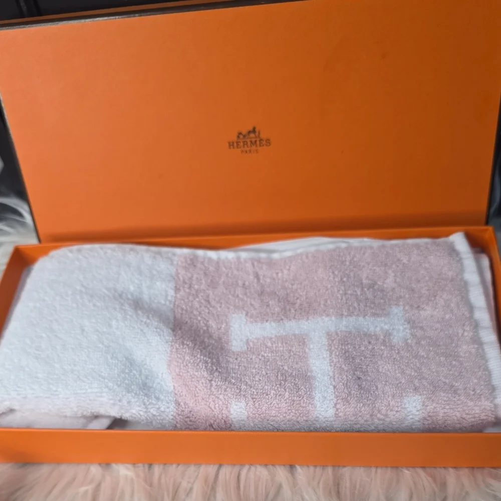 Unused Hermès Avalon Bicolor 100% Cotton Handkerchief